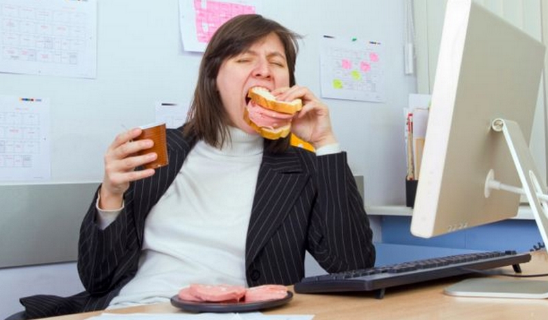 eating at desk